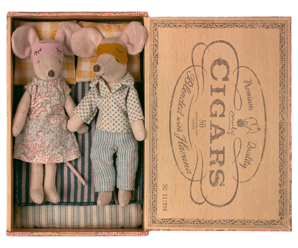 Maileg  Mum & Dad in Parent Mice in Cigar Box.