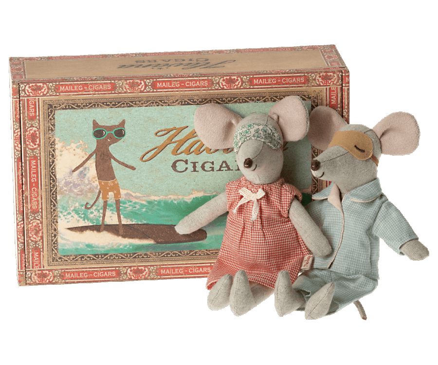 Maileg Mum and Dad Parent Mice Spring Summer 2022 Expected April  PREORDER NOW.